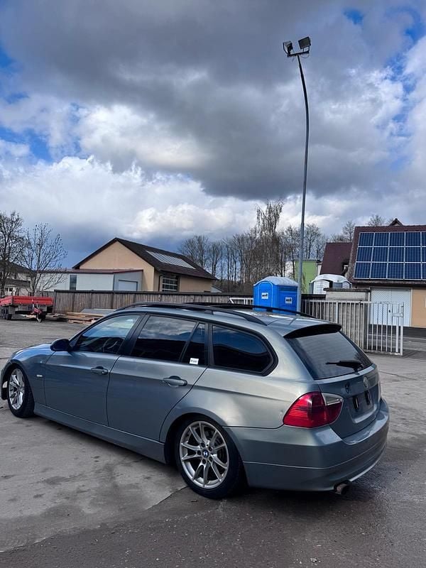 Gebraucht BMW 320 163 PS (119 kW) 2010 Silber Kombi