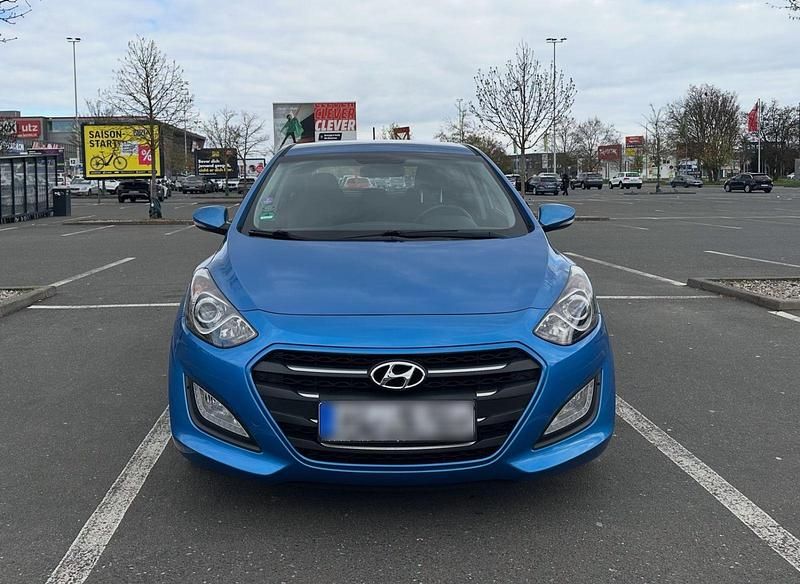 Gebraucht Hyundai i30 101 PS (74 kW) 2016 Blau Limousine