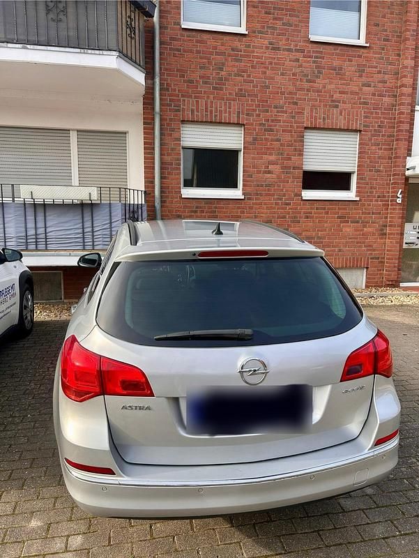 Gebraucht Opel Astra 110 PS (80 kW) 2014 Silber Kombi
