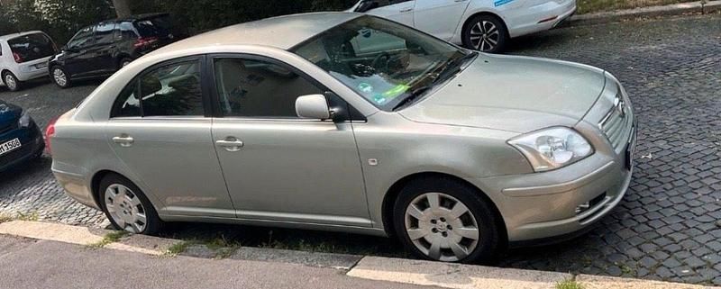Grau Gebraucht 2003 Toyota Avensis T2 Limousine | 3.150 € (Fairer Preis) - Bild 1/4