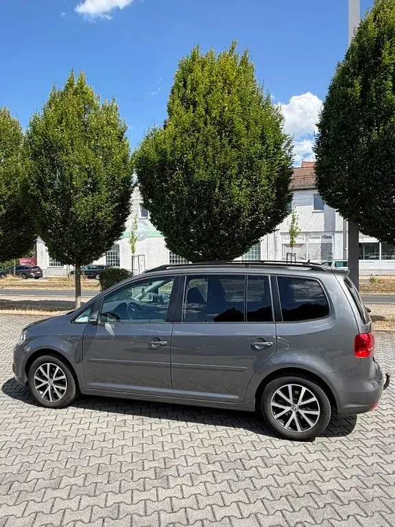 Gebraucht VW Touran 140 PS (102 kW) 2011 Grau Van / Kleinbus