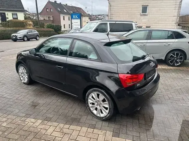 Używany Audi A1 Ambition 105 KM (77 kW) 2011 Czarny Hatchback