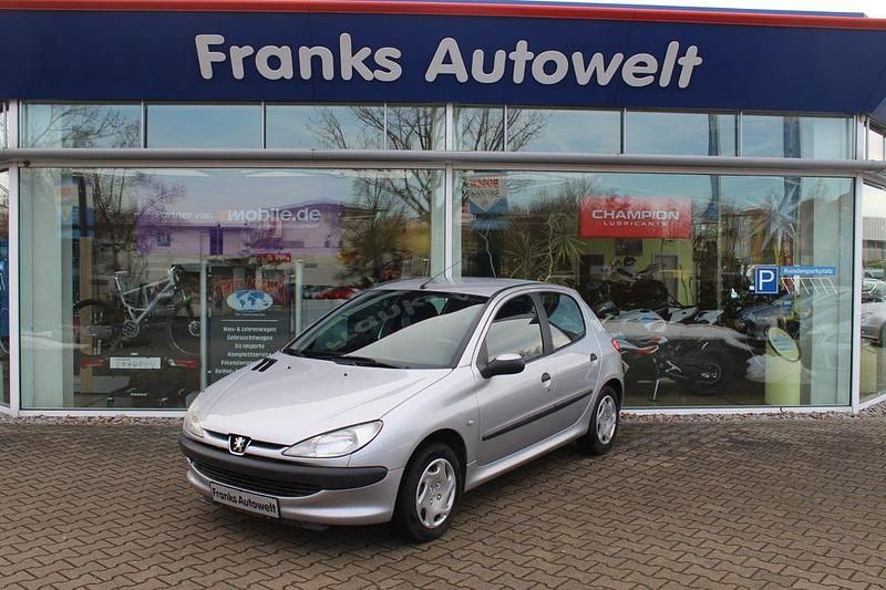 Gebraucht Peugeot 206 75 PS (55 kW) 2001 Silber Limousine