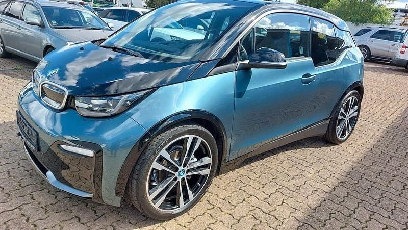 Braun Gebraucht 2021 BMW i3 Kleinwagen | 19.990 € (Fairer Preis) - Bild 1/4