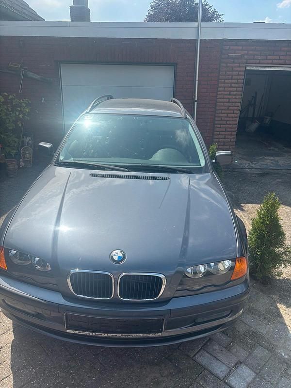 Andere farben Gebraucht 2000 BMW 318 Limousine | 1.400 € - Bild 1/4