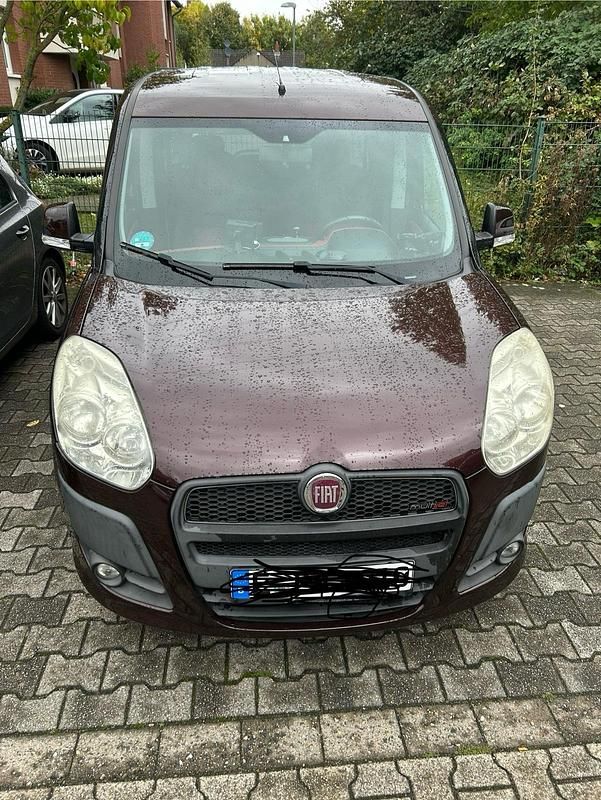 Braun Gebraucht 2011 Fiat Doblò Van / Kleinbus | 4.900 € (Fairer Preis) - Bild 1/4