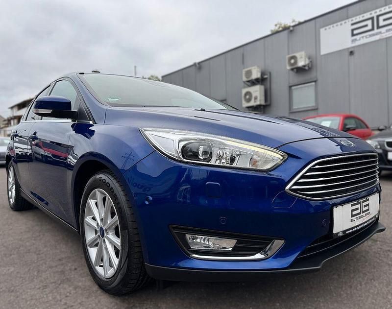 Blau Gebraucht 2018 Ford Focus Titanium Limousine | 12.400 € (Fairer Preis) - Bild 1/4