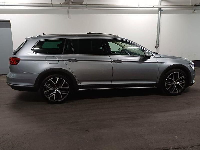 Gebraucht VW Passat 190 PS (139 kW) 2019 Pyrit silber metallic Kombi
