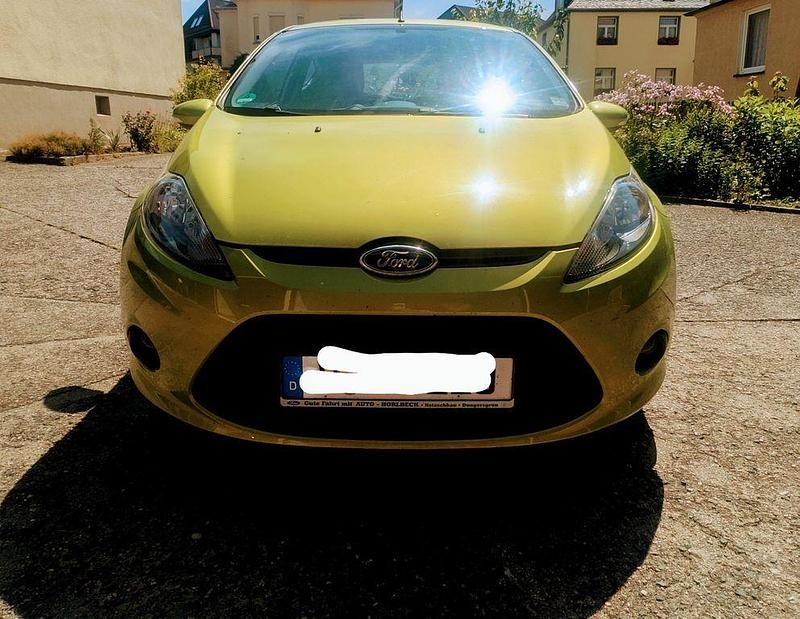 Gelb Gebraucht 2009 Ford Fiesta Ambiente Kleinwagen | 3.499 € (Fairer Preis) - Bild 1/4