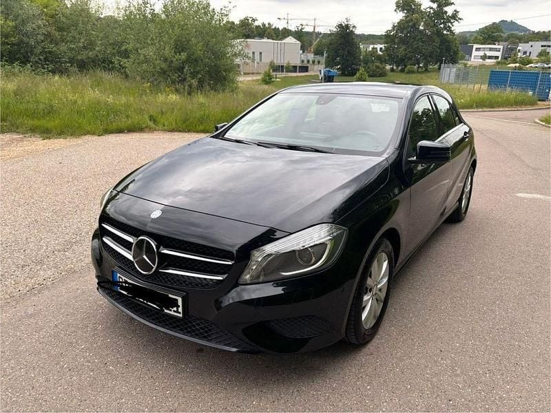 Schwarz Gebraucht 2015 Mercedes A180 Limousine | 16.000 € (Fairer Preis) - Bild 1/4