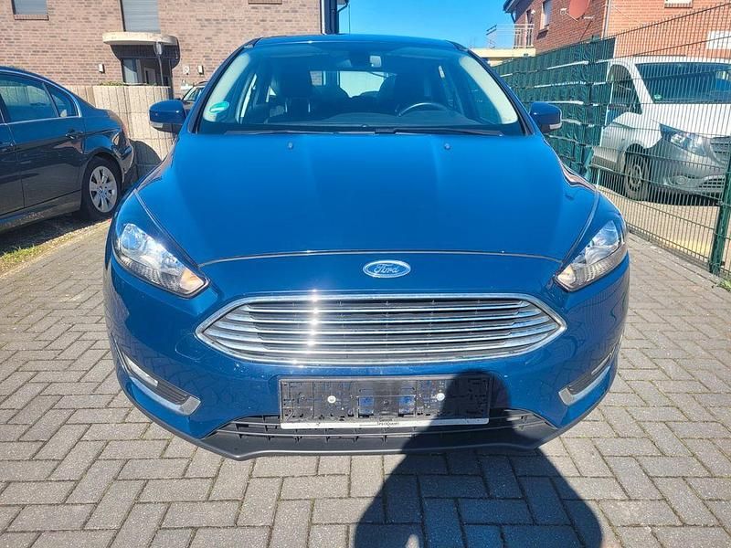 Usata Ford Focus Titanium 101 CV (74 kW) 2017 Blu Berlina