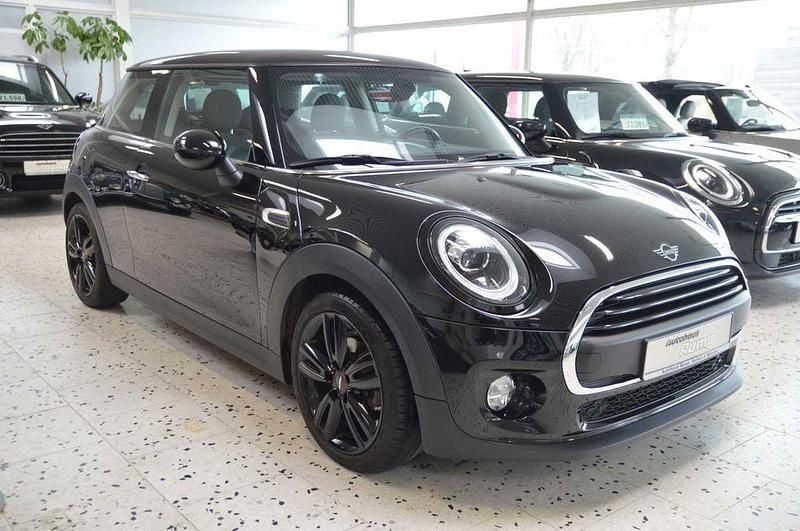 Gebraucht Mini ONE 102 PS (75 kW) 2019 Midnight black metallic Kleinwagen