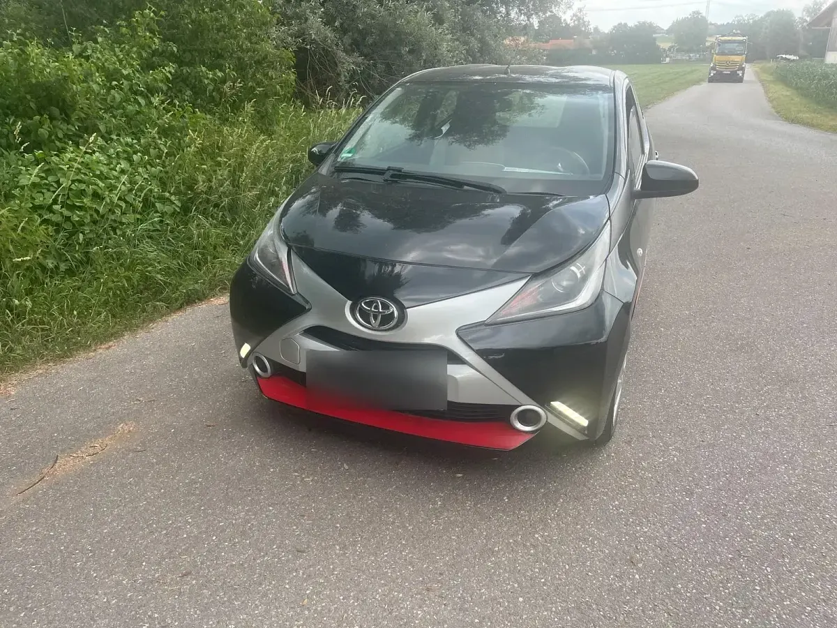 Gebraucht Toyota Aygo 69 PS (50 kW) 2016 Schwarz Kleinwagen