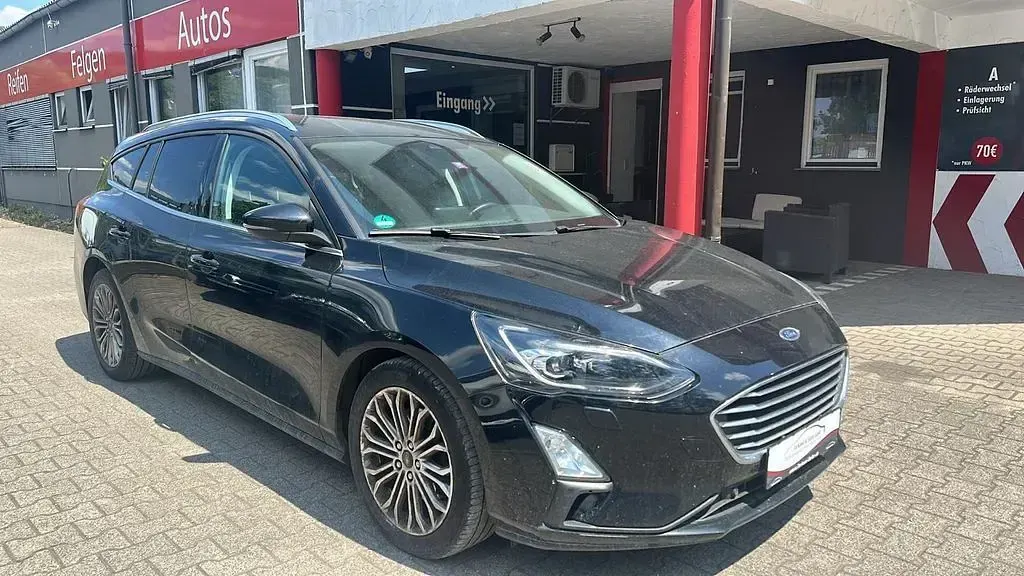 Gebraucht Ford Focus Titanium 120 PS (88 kW) 2019 Schwarz Limousine