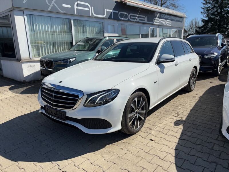 Weiß Gebraucht 2020 Mercedes E300 Limousine | 21.990 € (Guter Preis) - Bild 1/4