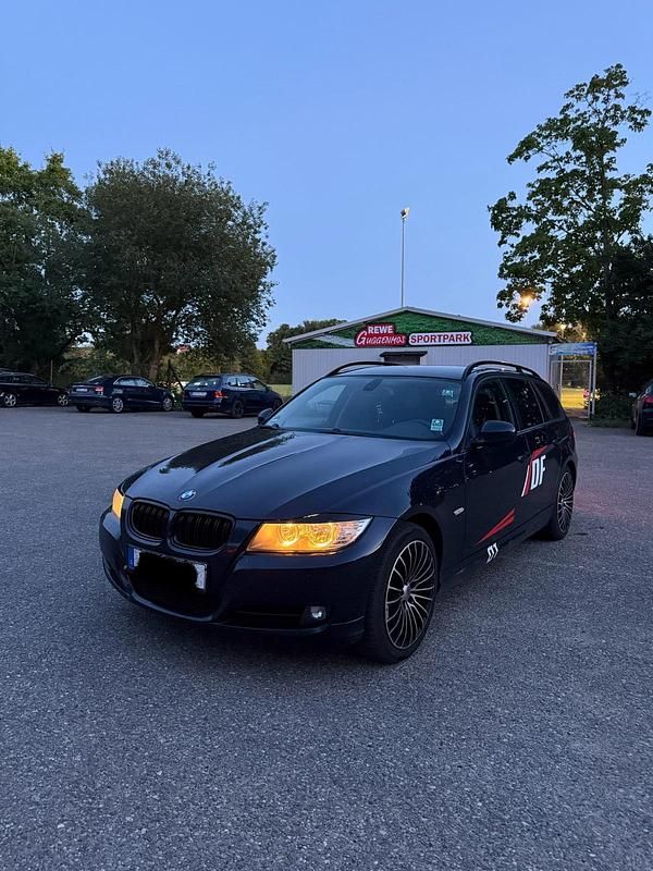 Blau Gebraucht 2008 BMW 318 Kombi | 2.800 € (Teuer) - Bild 1/4
