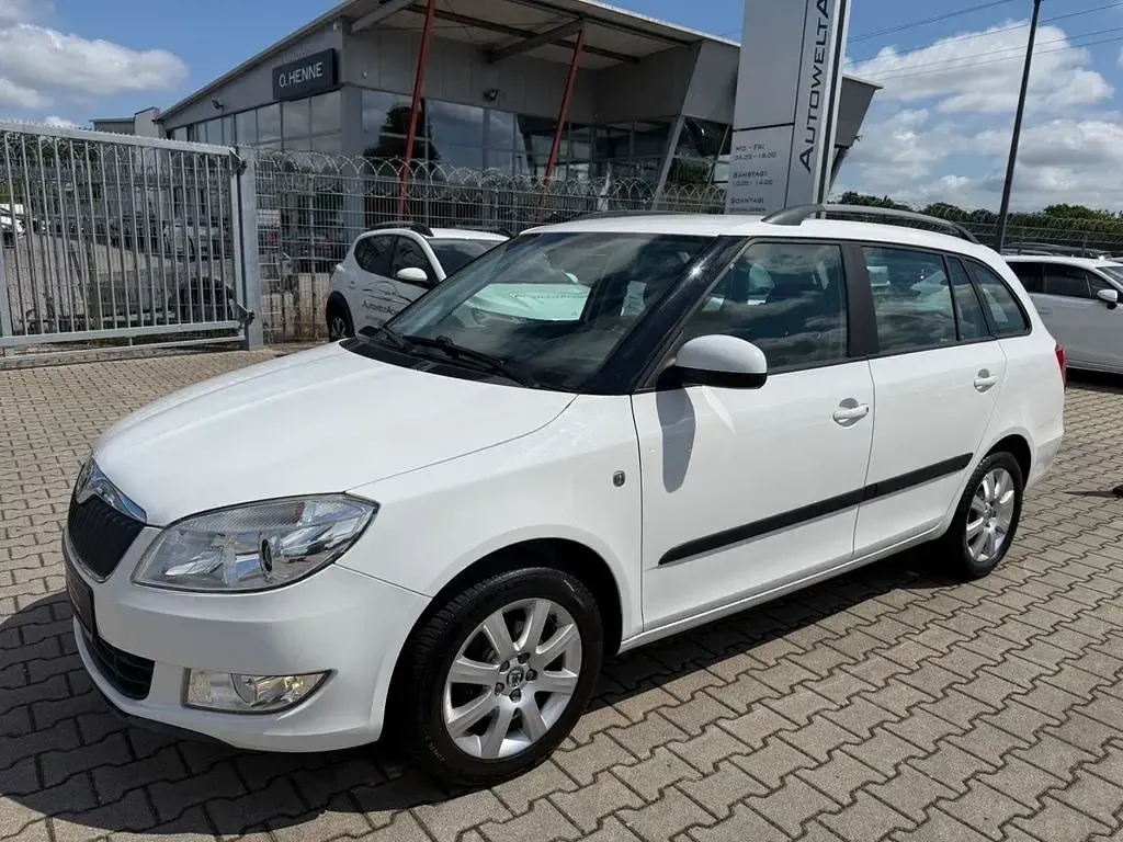 Gebraucht Skoda Fabia Ambiente 90 PS (66 kW) 2011 Weiß Kombi