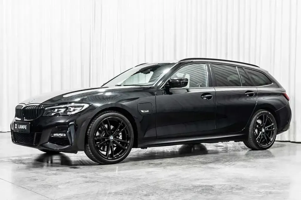 Gebraucht BMW 320e M Sport 204 PS (150 kW) 2022 Schwarz Kombi