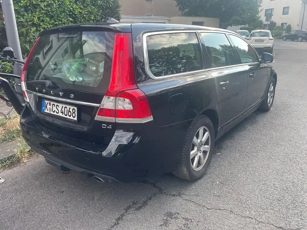 Gebraucht Volvo V70 Momentum 181 PS (133 kW) 2014 Schwarz Kombi