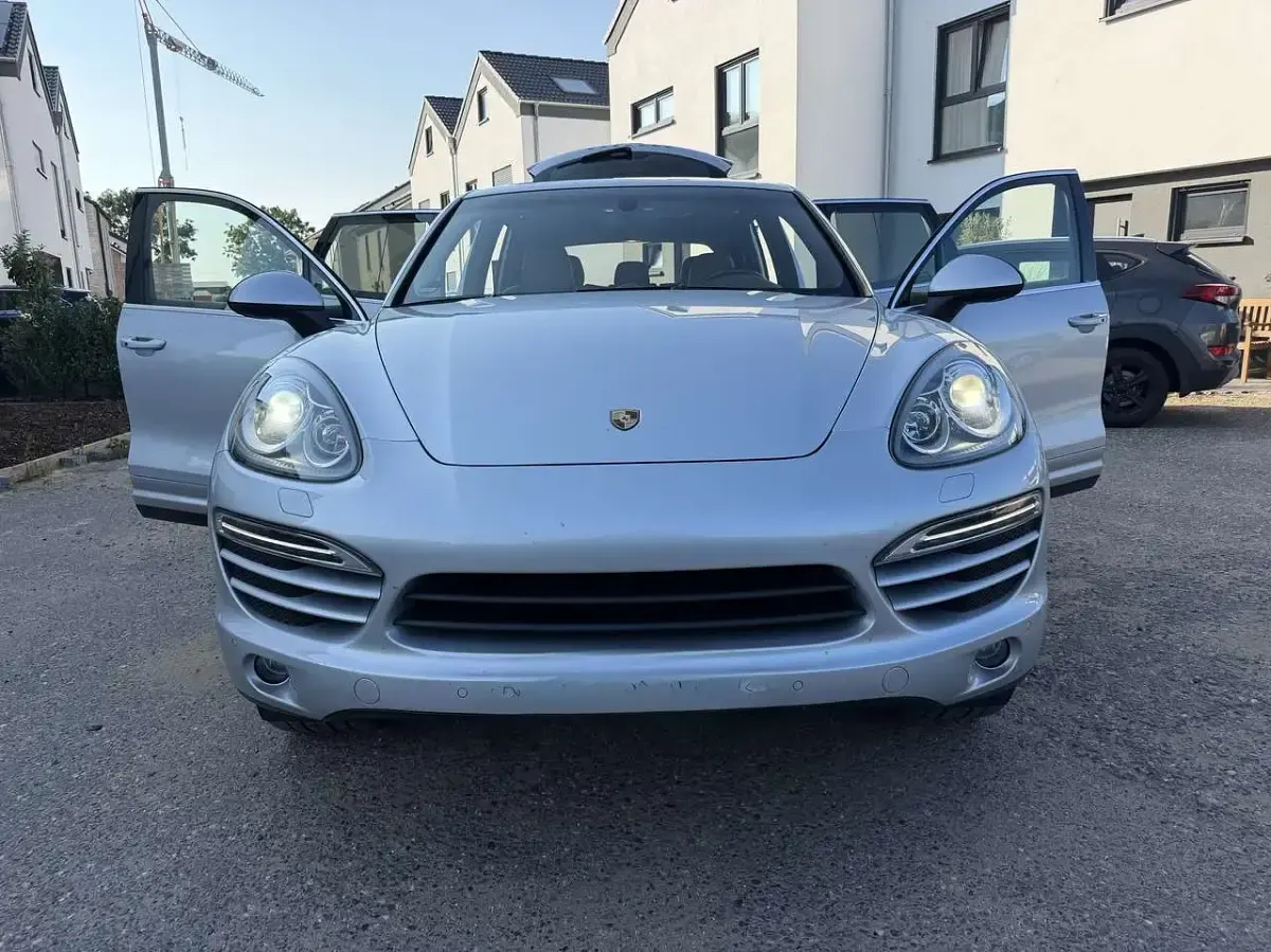 Gebraucht Porsche Cayenne 299 PS (219 kW) 2011 Grau SUV