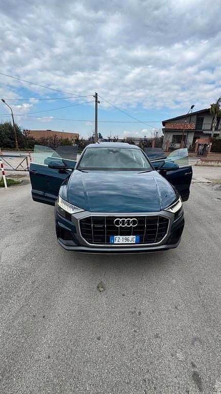 Grau Gebraucht 2019 Audi Q8 Sport SUV | 33.000 € - Bild 1/4