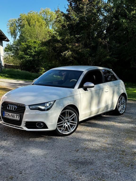Weiß Gebraucht 2011 Audi A1 Ambition Kleinwagen | 6.000 € (Superpreis) - Bild 1/4
