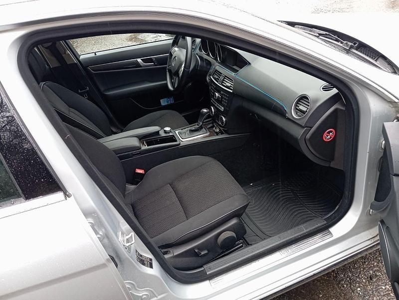 Gebraucht Mercedes C200 184 PS (135 kW) 2012 Silber Limousine