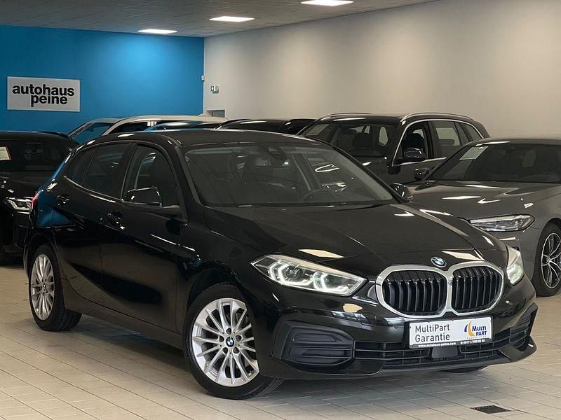 Schwarz ii Gebraucht 2022 BMW 118 Advantage Kleinwagen | 18.899 € (Guter Preis) - Bild 1/4
