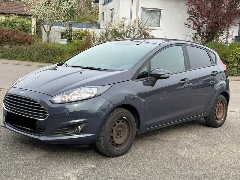 Gebraucht Ford Fiesta 101 PS (74 kW) 2015 Grau Kleinwagen