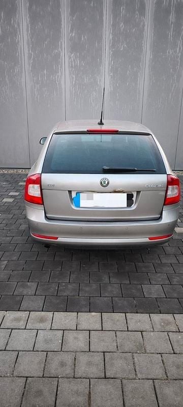 Gebraucht Skoda Octavia Ambiente 105 PS (77 kW) 2010 Beige Kombi