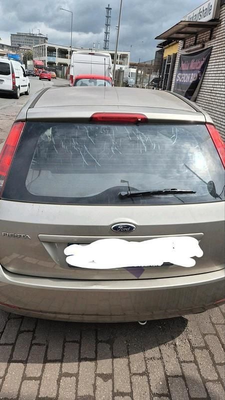 Grau Gebraucht 2003 Ford Fiesta Kleinwagen | 500 € - Bild 1/4