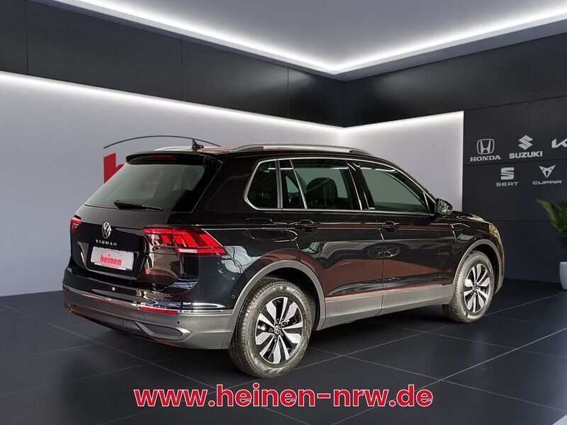 Gebraucht VW Tiguan Move 150 PS (110 kW) 2023 Deep black perleffekt SUV