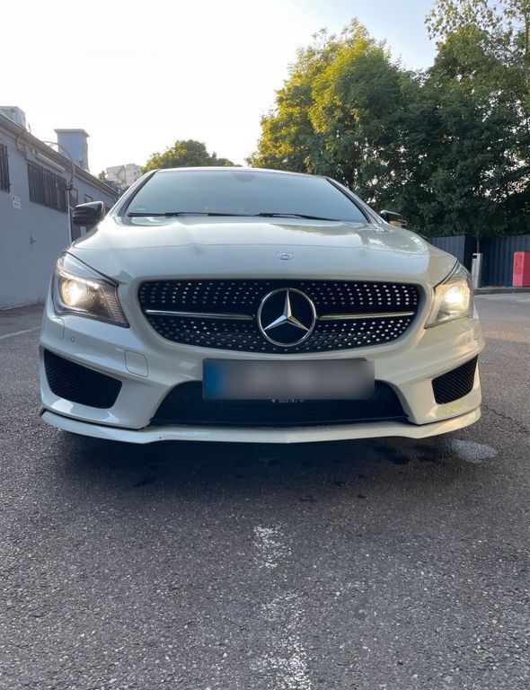 Weiß Gebraucht 2014 Mercedes CLA220 AMG line Limousine | 16.999 € (Fairer Preis) - Bild 1/4