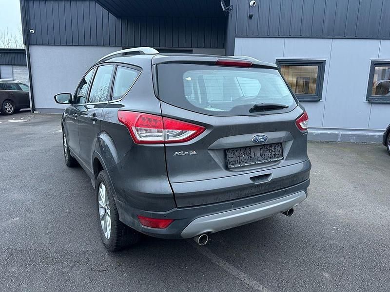 Gebraucht Ford Kuga Titanium 150 PS (110 kW) 2016 Grau SUV