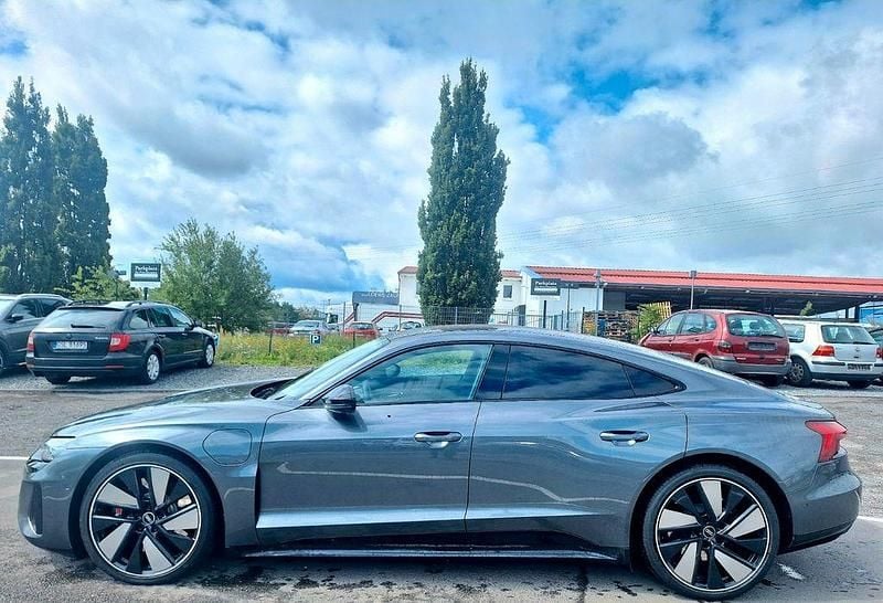 Grau Gebraucht 2021 Audi RS e-tron GT Sport Limousine | 53.000 € (Guter Preis) - Bild 1/4