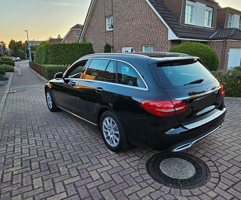 Schwarz Gebraucht 2014 Mercedes C220 Avantgarde Limousine | 14.250 € (Superpreis) - Bild 1/4
