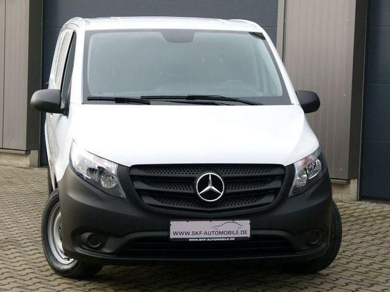 Gebraucht Mercedes Vito 163 PS (119 kW) 2023 Arktikweiss Van