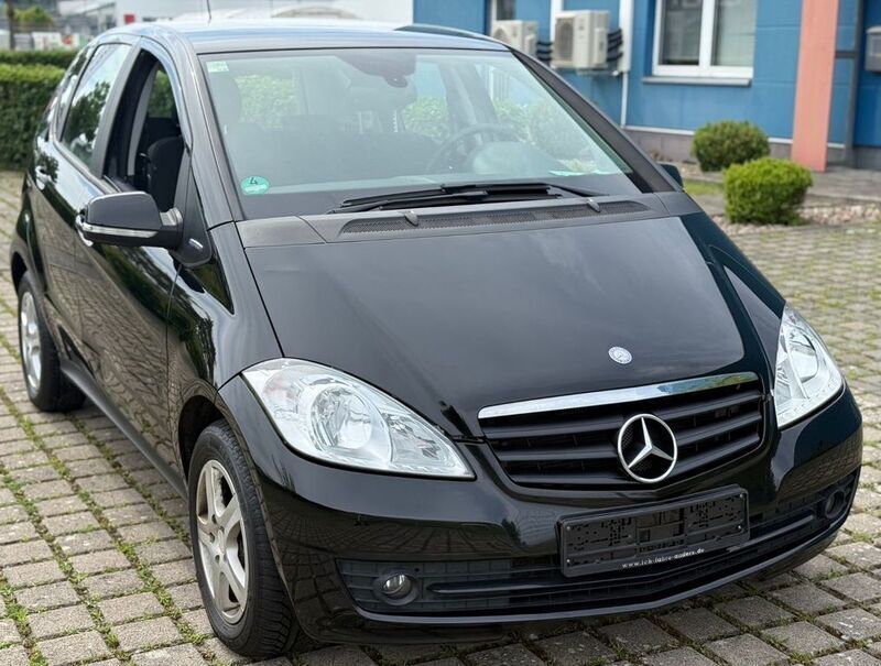 Schwarz Gebraucht 2011 Mercedes A180 Van / Kleinbus | 4.500 € (Fairer Preis) - Bild 1/4