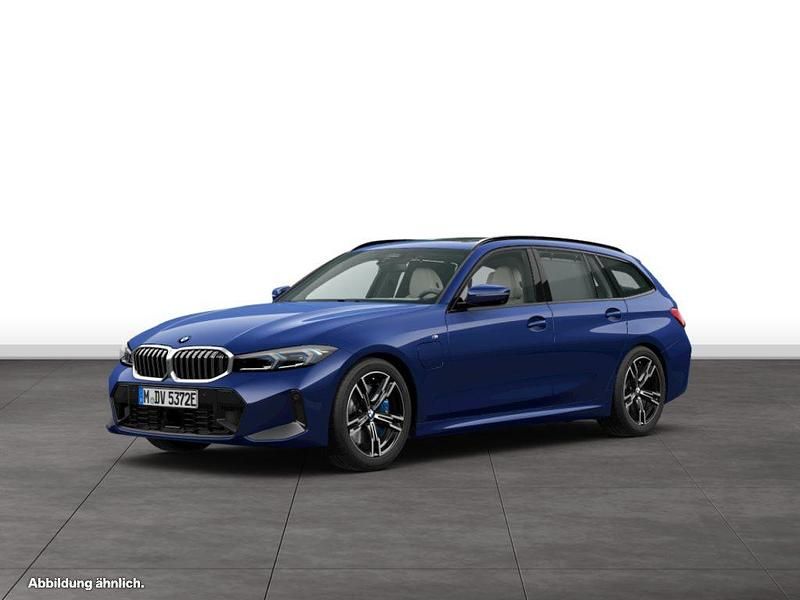 Blau Gebraucht 2024 BMW 330e Kombi | 57.762 € - Bild 1/4