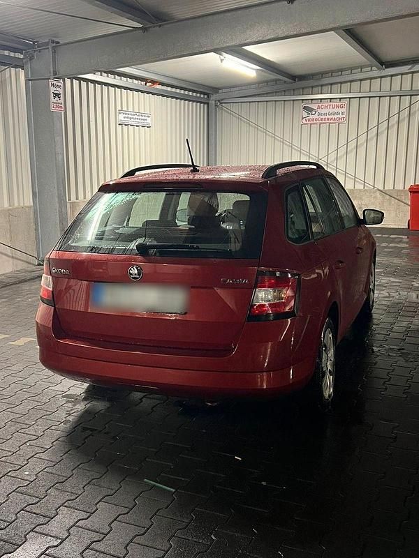 Gebraucht Skoda Fabia Ambition 90 PS (66 kW) 2015 Rot Kombi