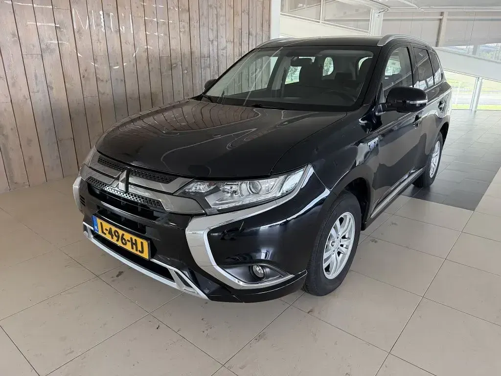 Gebraucht Mitsubishi Outlander P-HEV 135 PS (99 kW) 2021 Schwarz SUV