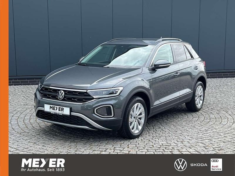 Indiumgrau metallic Neu 2025 VW T-Roc Life SUV | 26.949 € (Superpreis) - Bild 1/4
