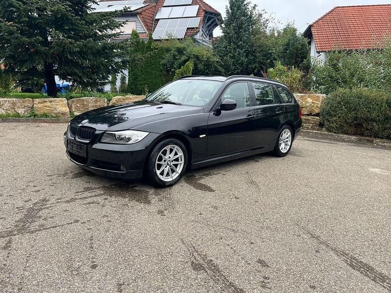 Schwarz Gebraucht 2010 BMW 320 Kombi | 2.799 € (Superpreis) - Bild 1/4
