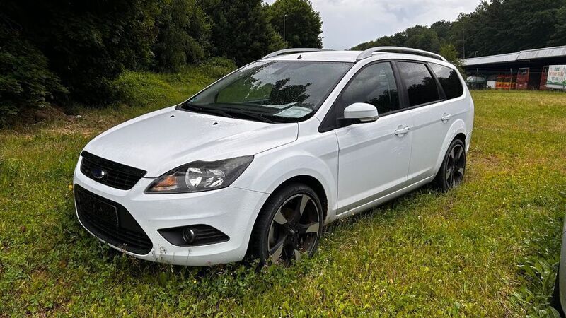 Weiß Gebraucht 2009 Ford Focus Style Limousine | 1.720 € (Guter Preis) - Bild 1/4