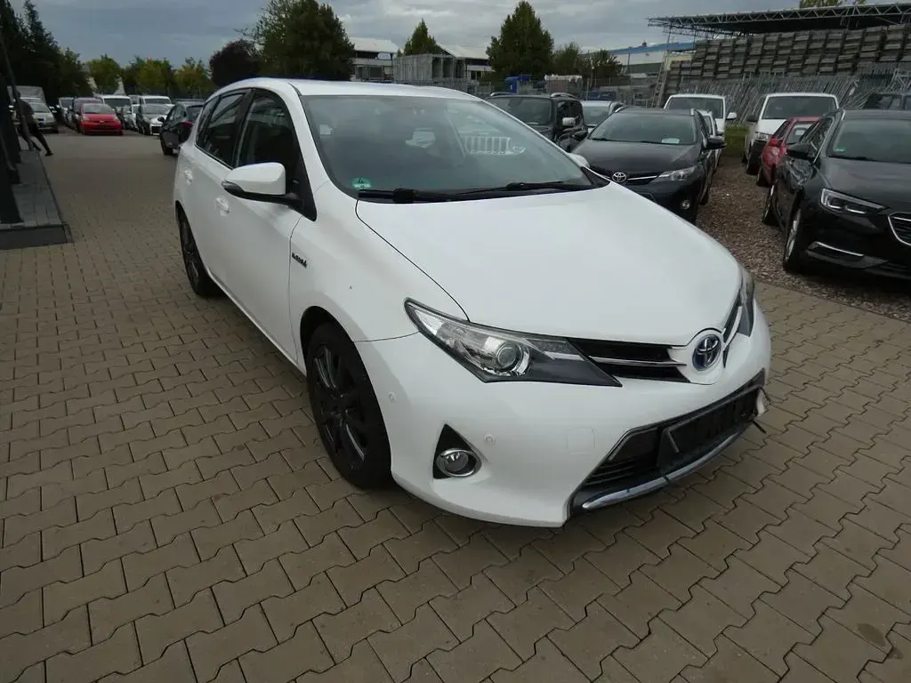 Gebraucht Toyota Auris Hybrid Edition 99 PS (72 kW) 2013 Weiß Limousine