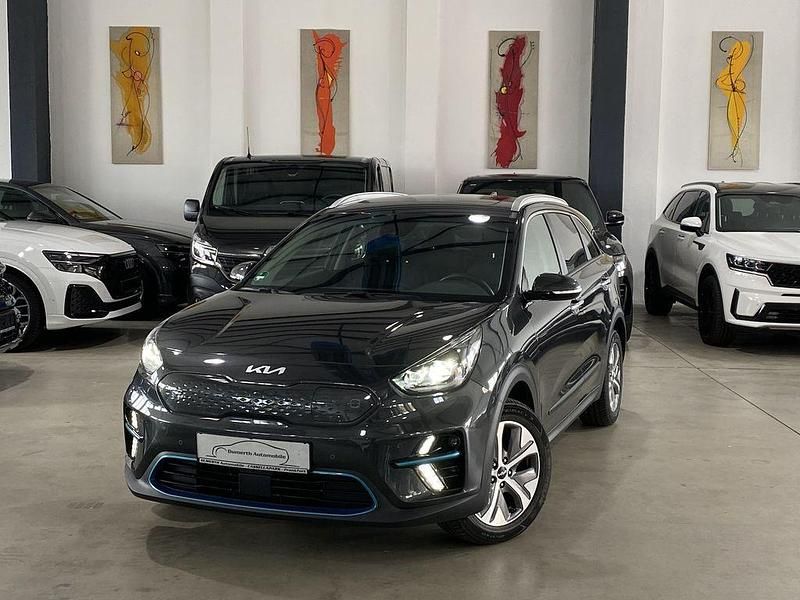 Black metall Gebraucht 2022 Kia e-Niro 3 SUV | 25.880 € (Fairer Preis) - Bild 1/4