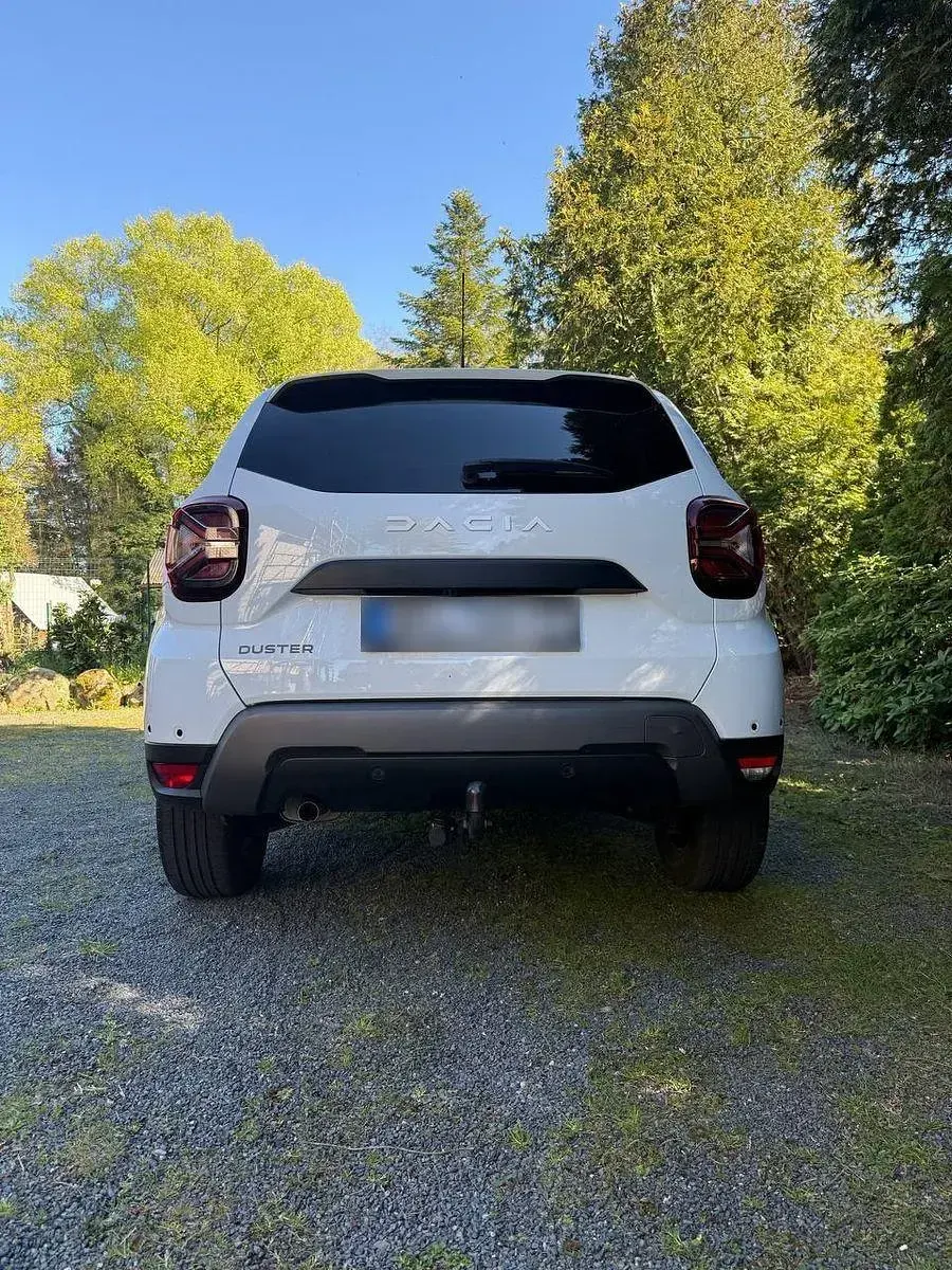 Second-hand Dacia Duster Journey 101 CP (74 kW) 2023 Alb SUV