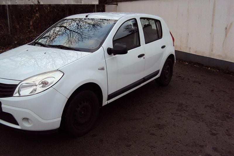 Gebraucht Dacia Sandero 75 PS (55 kW) 2012 Weiß Limousine