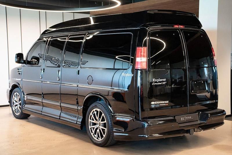 Second-hand Chevrolet Express SE 314 CP (230 kW) 2014 Negru Monovolum