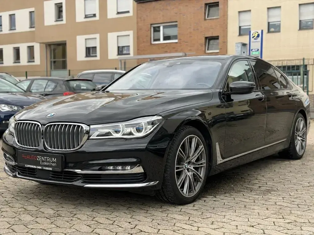 Gebraucht BMW 740 Performance 320 PS (235 kW) 2016 Black sapphire metallic Limousine
